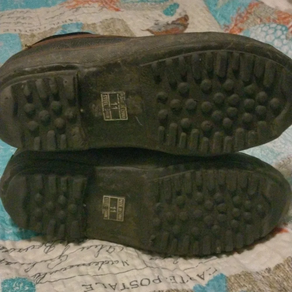 Vintage 11 EEEE fin & Feather men's rubber boots.